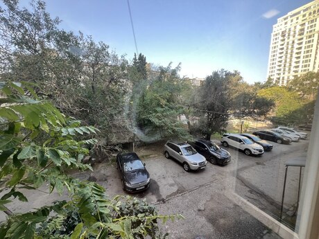 Elmlər Akademiyasında 3 otaqlı köhnə tikili mənzil satılır, 80 m², 228 000 AZN, şəkil 2 / 11