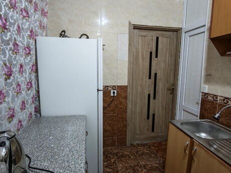 2-room old-build apartment for rent in Memar Əcəmi, 46 m², 600 AZN/mo, photo 3 / 12