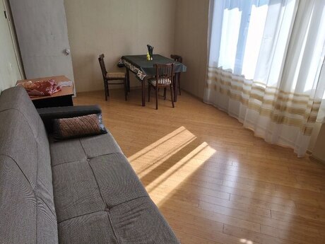 Bakıxanovda 2 otaqlı köhnə tikili mənzil kirayə verilir, 60 m², 550 AZN/ay, şəkil 2 / 8