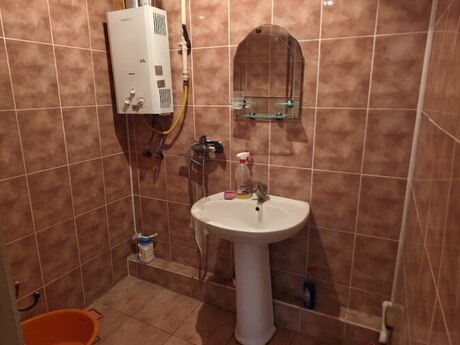 Bakıxanovda 2 otaqlı köhnə tikili mənzil kirayə verilir, 60 m², 550 AZN/ay, şəkil 4 / 8