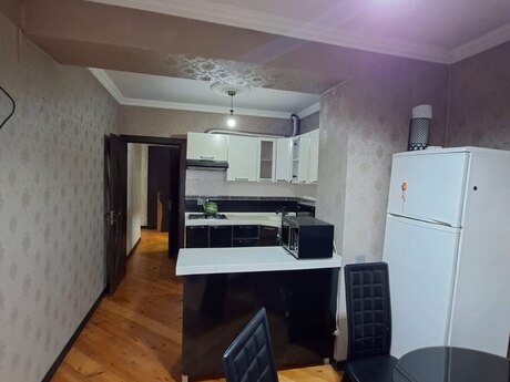 Dərnəgüldə 2 otaqlı köhnə tikili mənzil kirayə verilir, 105 m², 600 AZN/ay, şəkil 3 / 12