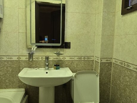 28 Mayda 3 otaqlı köhnə tikili mənzil kirayə verilir, 70 m², 850 AZN/ay, şəkil 3 / 7