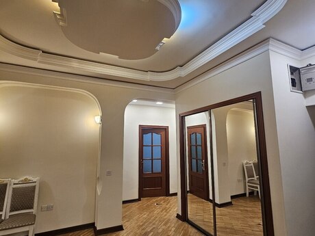 5 otaqlı mənzil, 150 m², Azadlıq Prospekti, 1 300 AZN