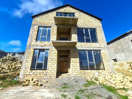 6 otaq · 240 m² · 1/1 mərtəbə, Badamdar
