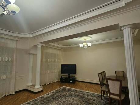 4 otaq · 150 m² · 8/9 mərtəbə, Azadlıq Prospekti
