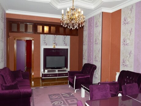 4 otaqlı mənzil, 140 m², İnşaatçılar, 1 000 AZN