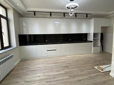 4 rooms · 220 m²