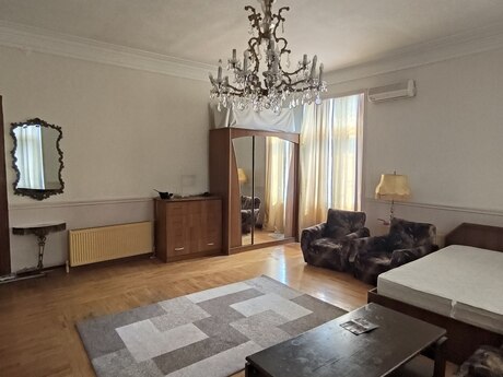 Sahildə 1 otaqlı köhnə tikili mənzil kirayə verilir, 50 m², 660 AZN/ay, şəkil 3 / 12