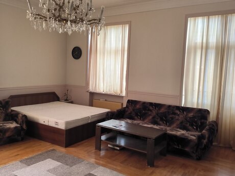 1 otaq · 50 m² · 5/5 mərtəbə, Bülbül prospekti