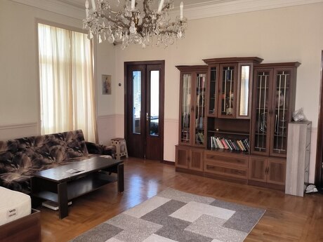 Sahildə 1 otaqlı köhnə tikili mənzil kirayə verilir, 50 m², 660 AZN/ay, şəkil 5 / 12