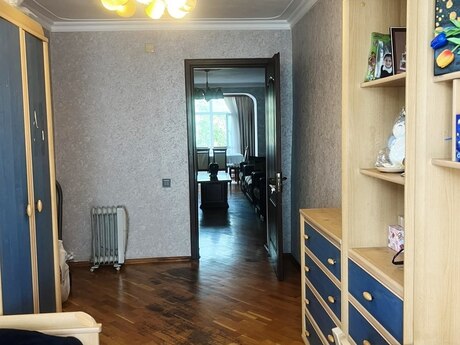 Gənclikdə 3 otaqlı köhnə tikili mənzil satılır, 80 m², 290 000 AZN, şəkil 4 / 12