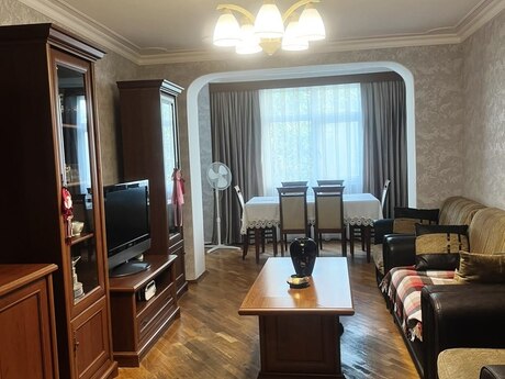 Gənclikdə 3 otaqlı köhnə tikili mənzil satılır, 80 m², 290 000 AZN, şəkil 2 / 12
