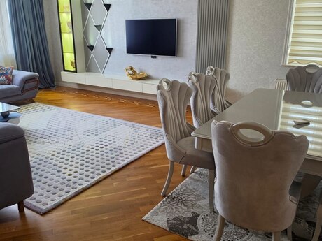 8-ci mikrorayonda 3 otaqlı yeni tikili mənzil kirayə verilir, 135 m², 1 300 AZN/ay, şəkil 2 / 12