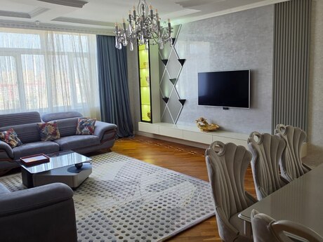 3 otaqlı mənzil, 135 m², 8-ci mikrorayon, 1 300 AZN