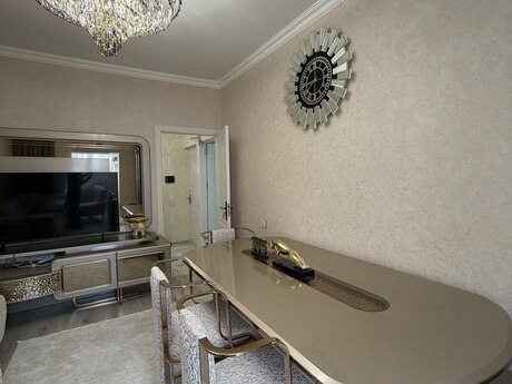 2-room old-build apartment for sale in Yeni Yasamal, 68 m², 180 000 AZN, photo 2 / 12