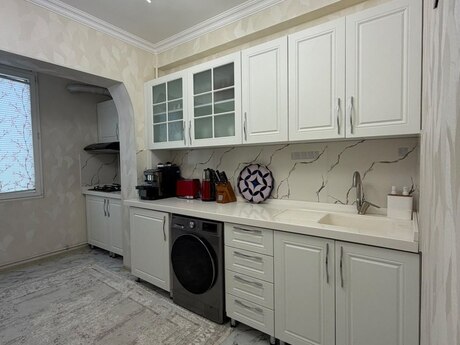 2-room old-build apartment for sale in Yeni Yasamal, 68 m², 180 000 AZN, photo 3 / 12