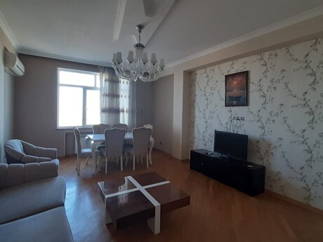 8-ci mikrorayonda 2 otaqlı yeni tikili mənzil kirayə verilir, 90 m², 700 AZN/ay, şəkil 2 / 12