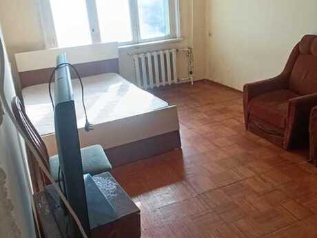 Qara Qarayevdə 2 otaqlı köhnə tikili mənzil kirayə verilir, 70 m², 500 AZN/ay, şəkil 3 / 12