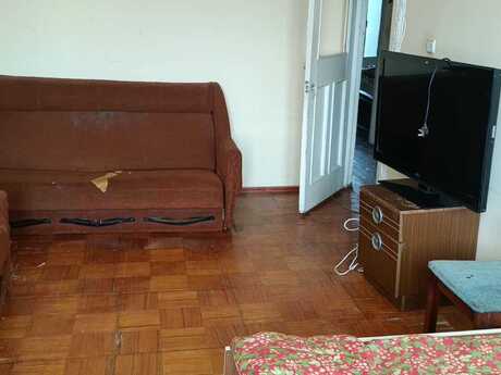 Qara Qarayevdə 2 otaqlı köhnə tikili mənzil kirayə verilir, 70 m², 500 AZN/ay, şəkil 2 / 12