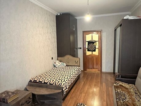 Yeni Günəşlidə 5 otaqlı köhnə tikili mənzil satılır, 120 m², 225 000 AZN, şəkil 4 / 12