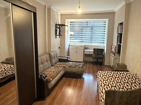Yeni Günəşlidə 5 otaqlı köhnə tikili mənzil satılır, 120 m², 225 000 AZN, şəkil 3 / 12