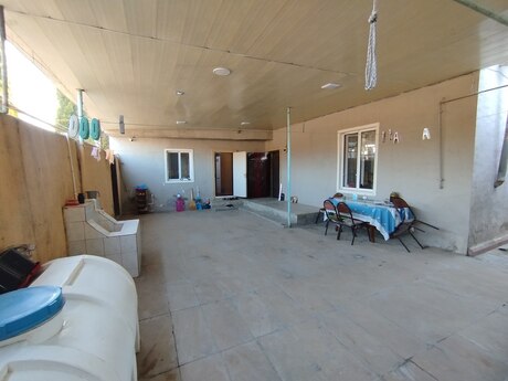 4 otaq · 90 m²