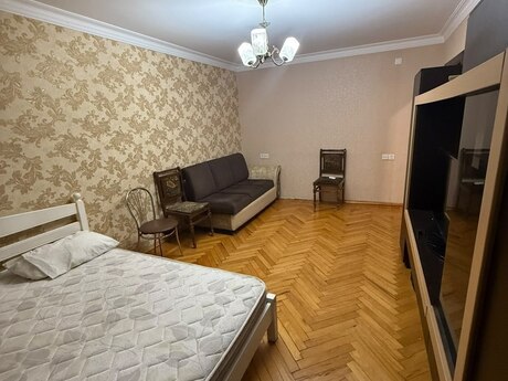 1 otaq · 38 m² · 4/5 mərtəbə, Elmlər Akademiyası
