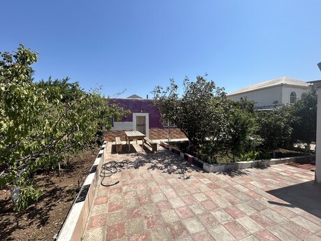 8 otaq · 260 m² · 1/1 mərtəbə, Lökbatan