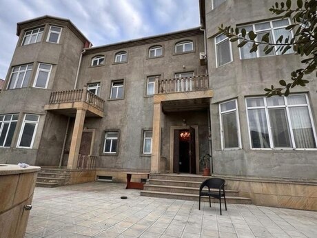 4 otaqlı ev, 360 m², 7-ci mikrorayon, 1 000 AZN