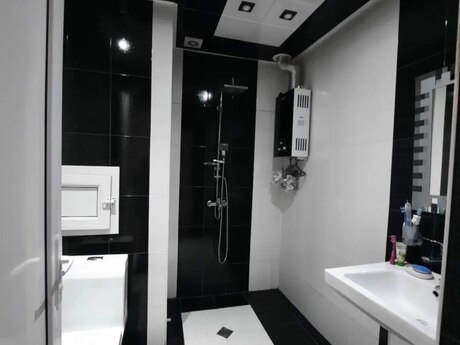 Yeni Günəşlidə 3 otaqlı köhnə tikili mənzil satılır, 73 m², 170 000 AZN, şəkil 5 / 9