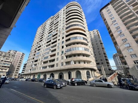 4 otaqlı mənzil, 210 m², Atatürk prospekti, 375 000 AZN
