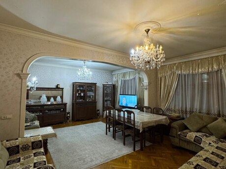 5 otaq · 125 m² · 6/9 mərtəbə, Azadlıq Prospekti