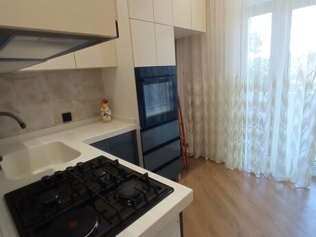28 Mayda 2 otaqlı köhnə tikili mənzil kirayə verilir, 55 m², 900 AZN/ay, şəkil 2 / 12