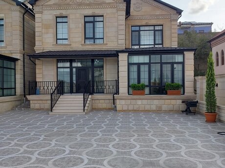 6 otaq · 260 m²