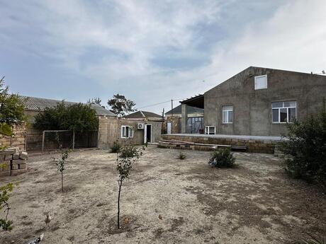 3 rooms · 480 m²
