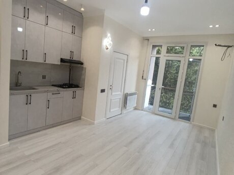 28 Mayda 2 otaqlı köhnə tikili mənzil satılır, 35 m², 180 000 AZN, şəkil 3 / 12