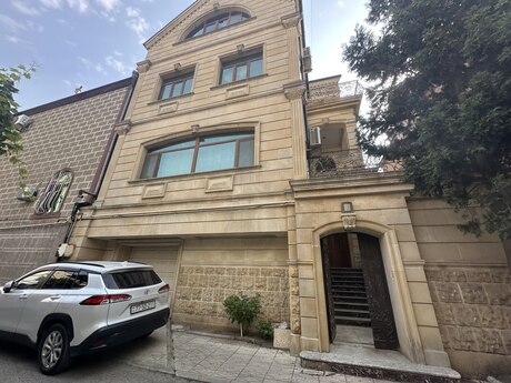 10-комнатный дом, 500 м², Gənclik, 1 150 000 AZN