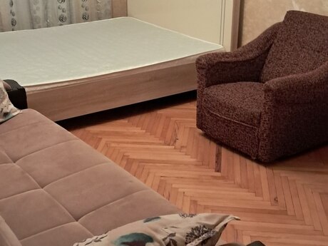Сдаётся 3-комнатная квартира в старом фонде, Gənclik, 80 м², 850 AZN/мес, фото 2 / 12