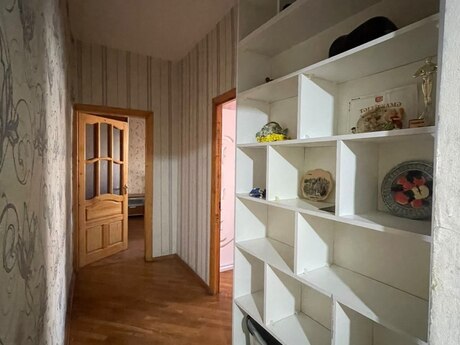 4 otaqlı mənzil, 115 m², İnşaatçılar, 800 AZN