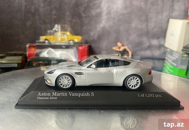 Minichamps 1/43 Aston Martin Vanquish S 2004 - Argent - Réf 400137240