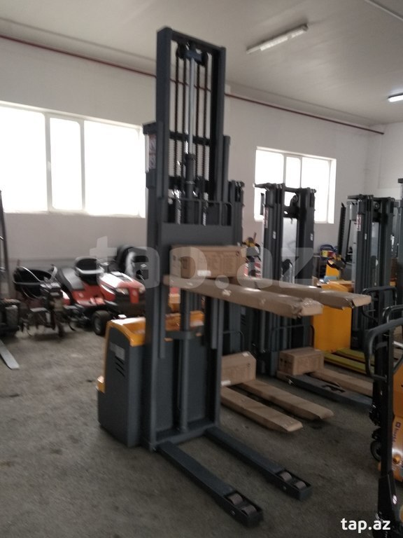 Batareyalı çəngəlli yük qaldıran "HochkraftCDDR15-III"