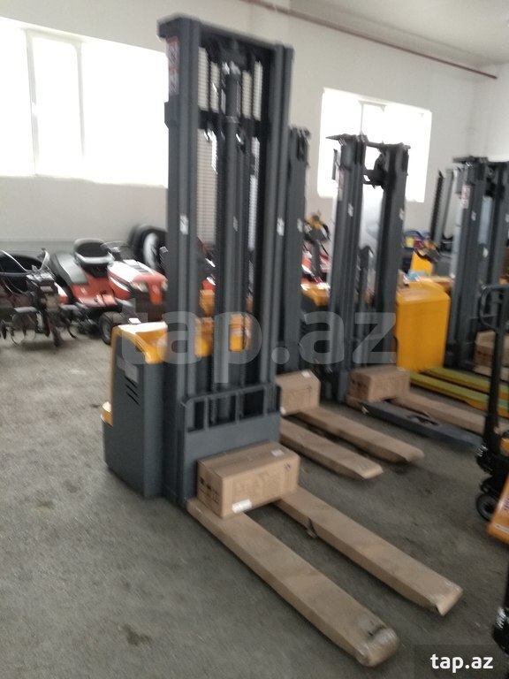 Batareyalı çəngəlli yük qaldıran "HochkraftCDDR15-III" (14)