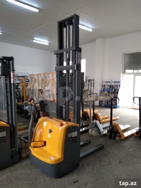Batareyalı çəngəlli yük qaldıran "HochkraftCDDR15-III" (4)