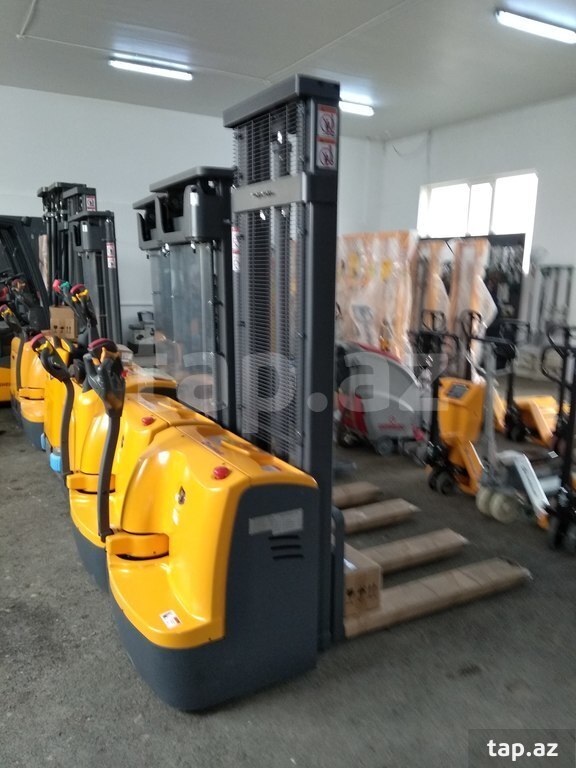 Batareyalı çəngəlli yük qaldıran "HochkraftCDDR15-III" (2)