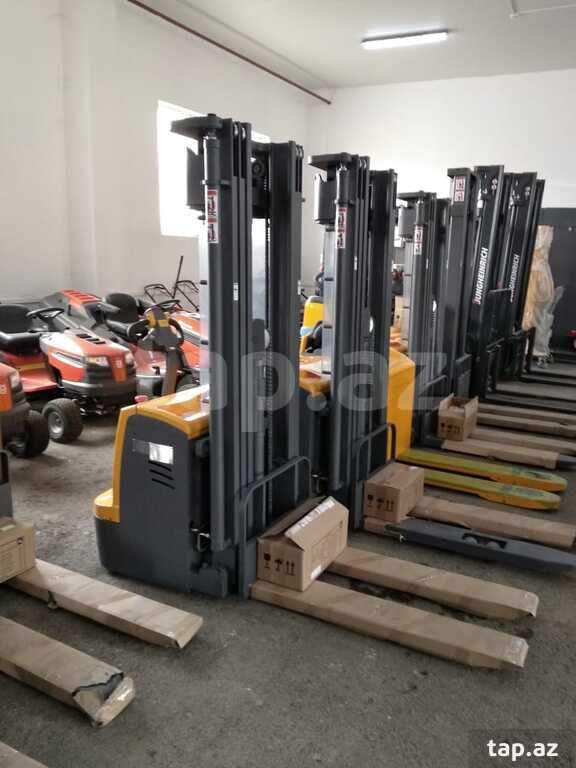 Elektrikli çəngəlli yükləyici