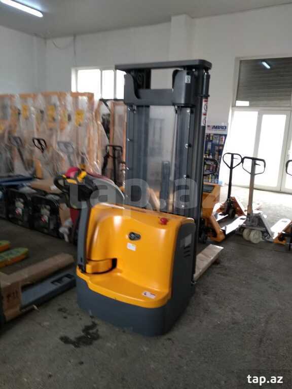 Elektrikli çəngəlli yükləyici (6)