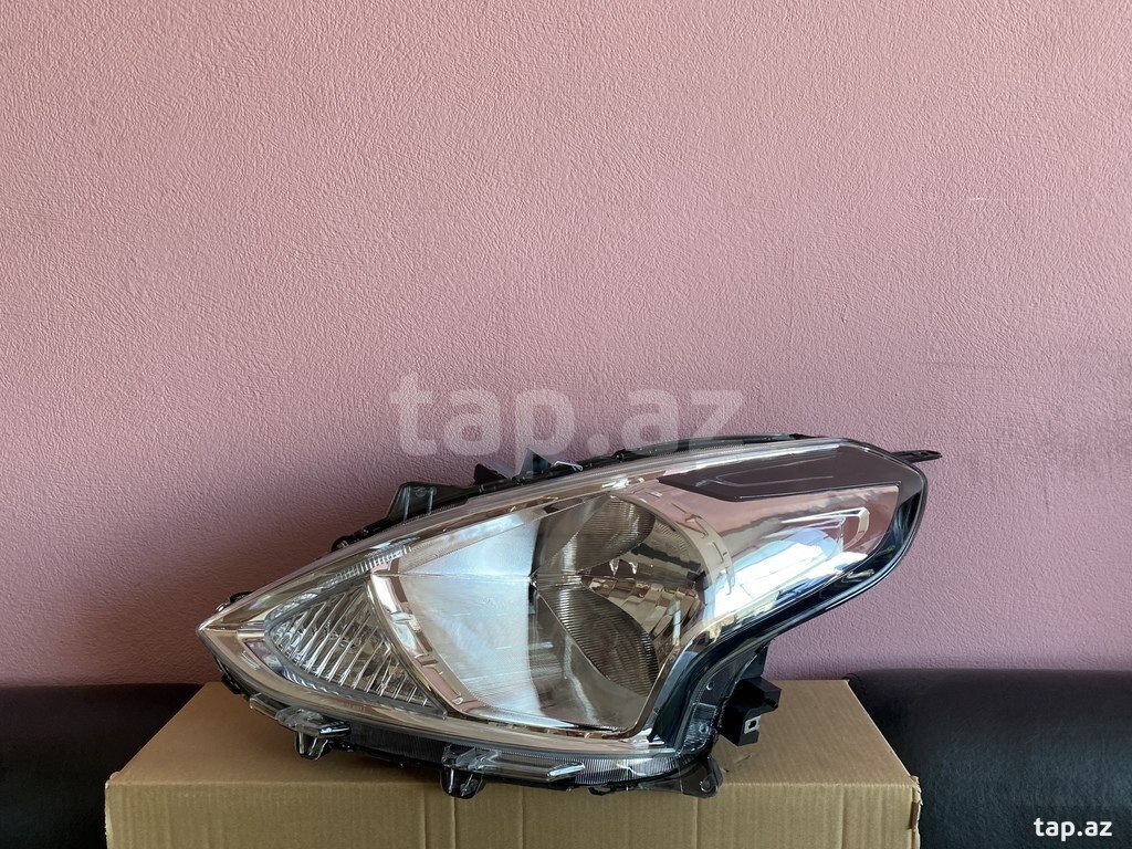 "Nissan Sunny 2015" ön farası
