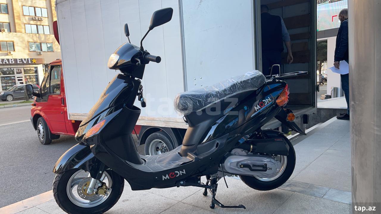 Moped satilir