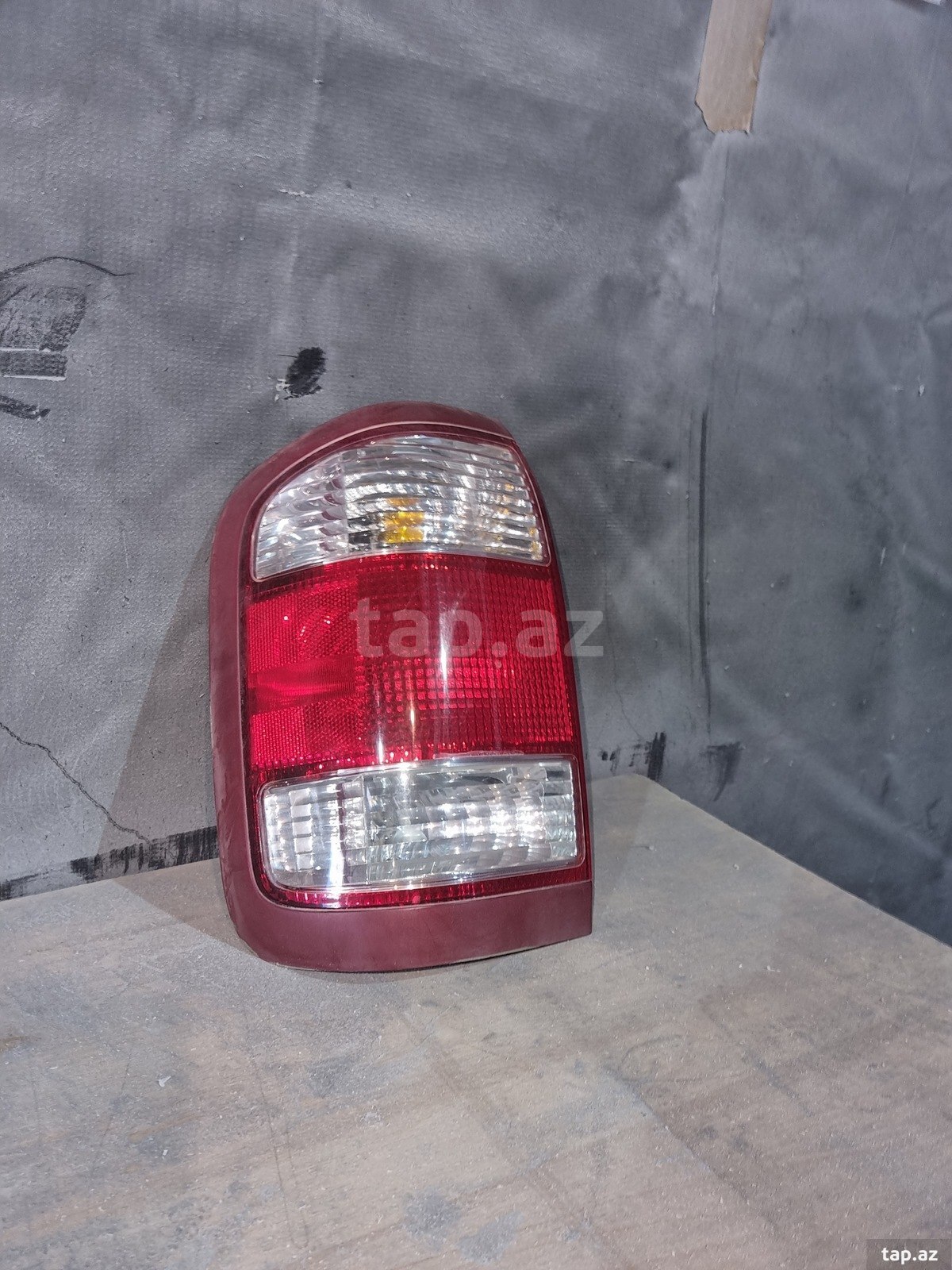 "Nissan Patfander" stop işığı