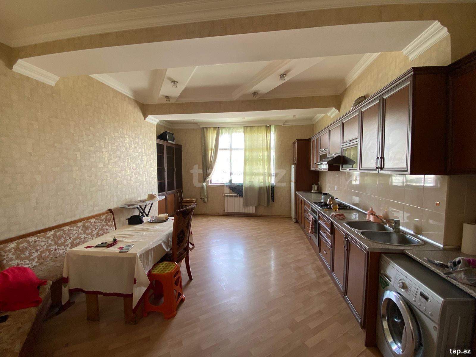 3-otaqlı yeni tikili kirayə verilir, S. Rüstəm küç. 18, 180 m²